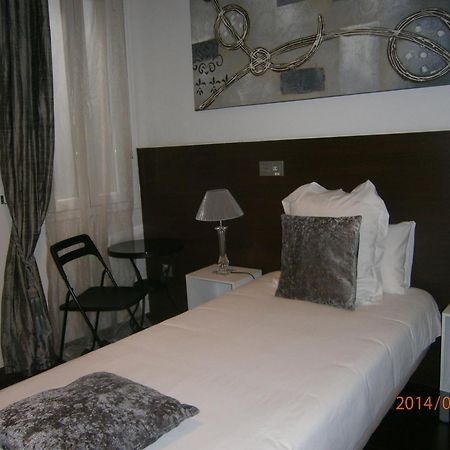 Thc Latina Hostel Madrid Phòng bức ảnh