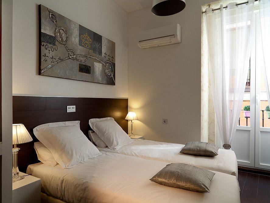 Thc Latina Hostel Madrid Ngoại thất bức ảnh