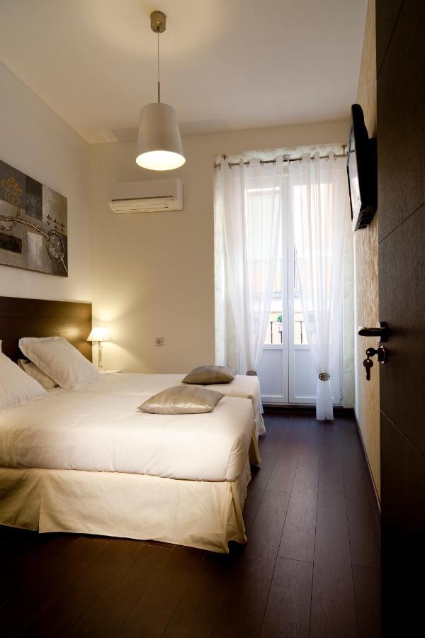 Thc Latina Hostel Madrid Ngoại thất bức ảnh